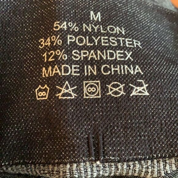 Size medium athletic leggings - Picture 4 of 5